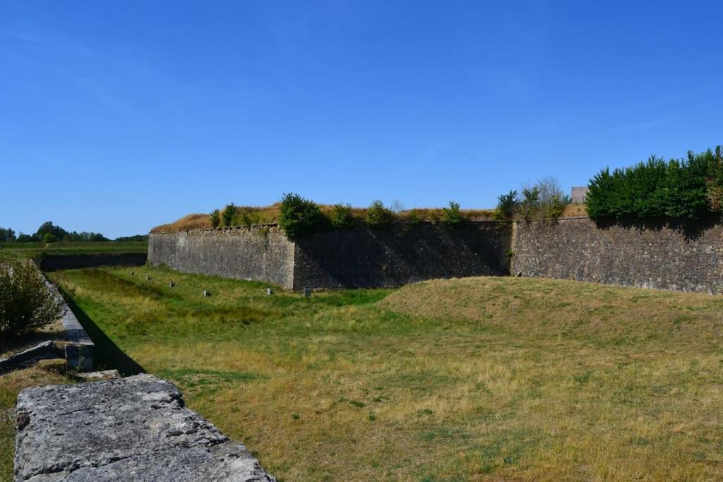L'Escale Des Remparts Villa Rocroi Eksteriør billede